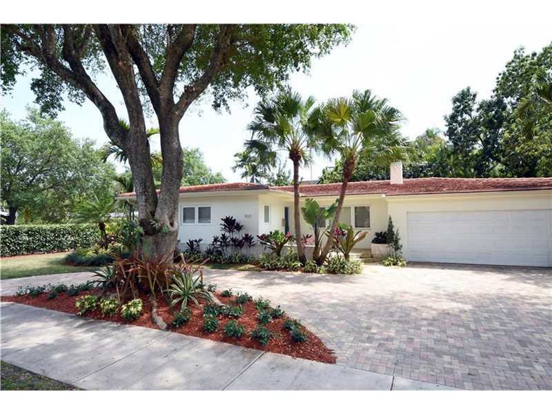Property Photo: 1100 S Alhambra Cir FL 33146