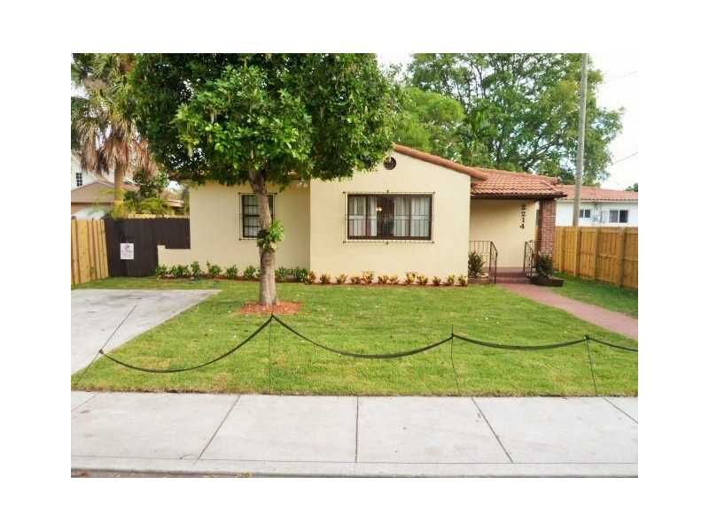 Property Photo:  