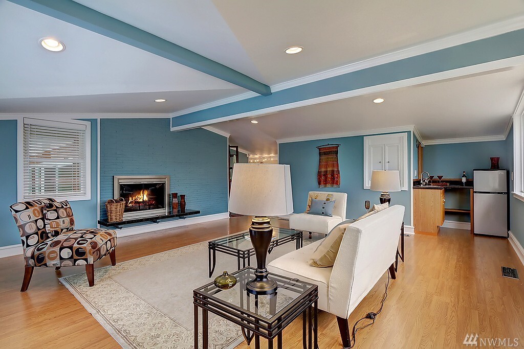 Property Photo: 5801 S Hawthorn Rd WA 98118