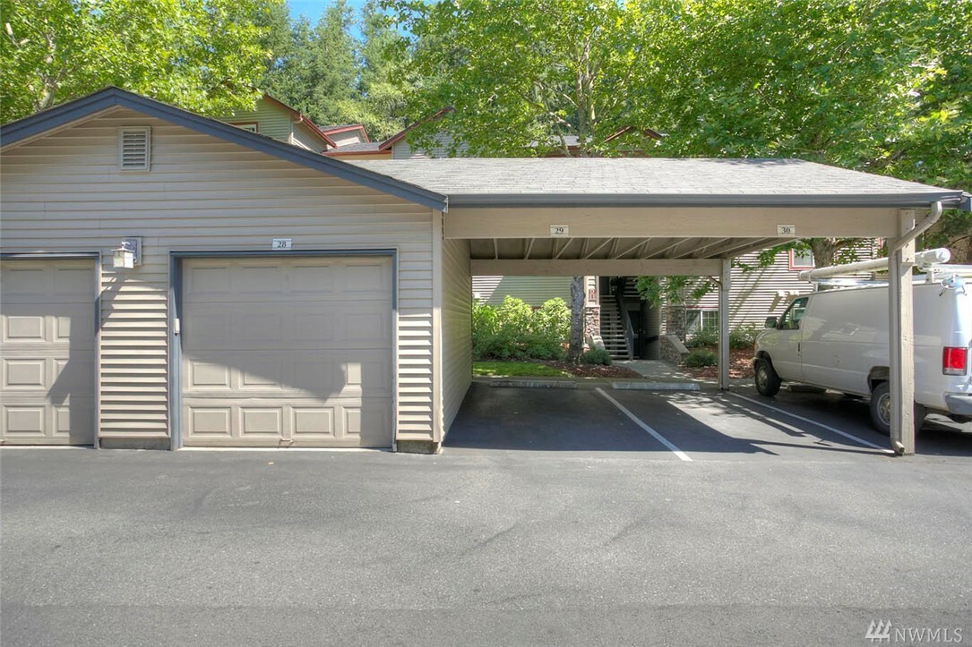 Property Photo: 25025 SE Klahanie Blvd D303 WA 98029