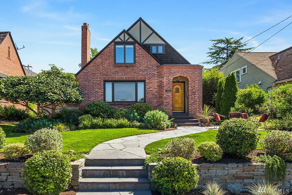 Property Photo: 3048 29th Ave W WA 98199
