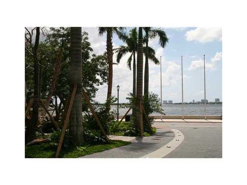 Property Photo:  2020 N Bayshore Dr 1605  FL 33137 