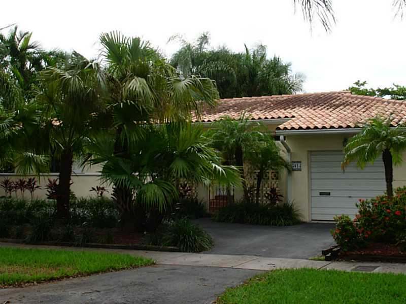 Property Photo: 5614 San Vicente St FL 33146