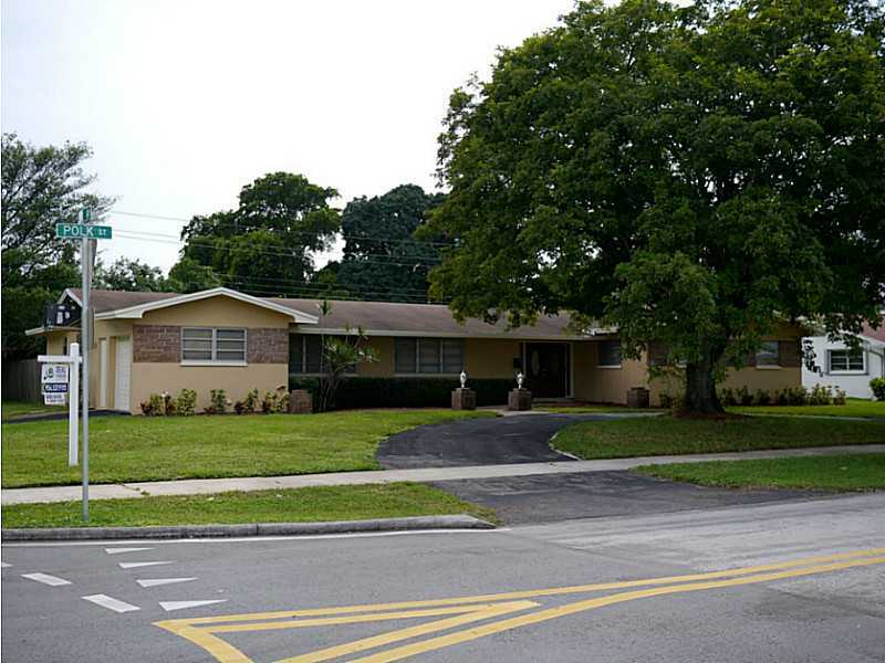 Property Photo: 4800 Polk St FL 33021
