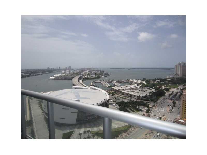 Property Photo: 888 Biscayne Bl 3201 FL 33132