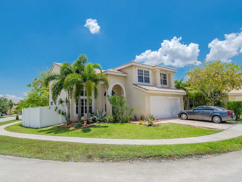 Property Photo:  1924 SW 180 Te  FL 33029 