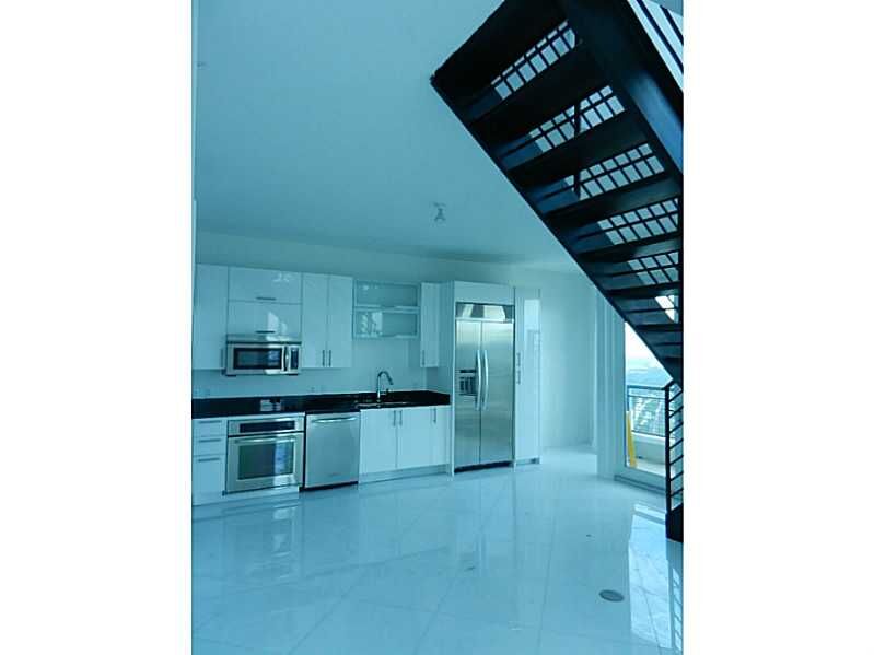 Property Photo: 60 13 St 5213 FL 33130