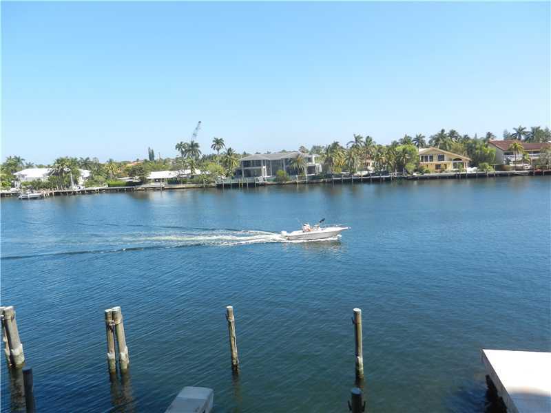 Property Photo: 20201 E Country Club Dr 402 FL 33180
