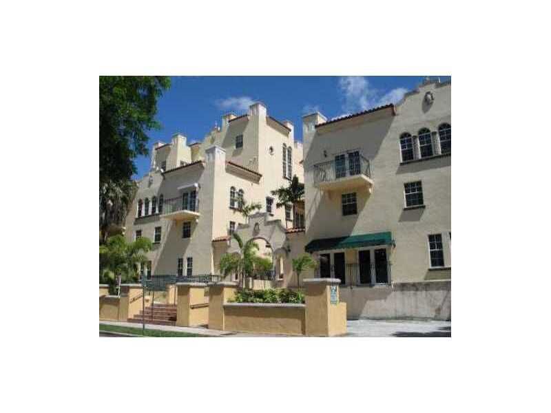 Property Photo: 323 Navarre Av 204 FL 33134