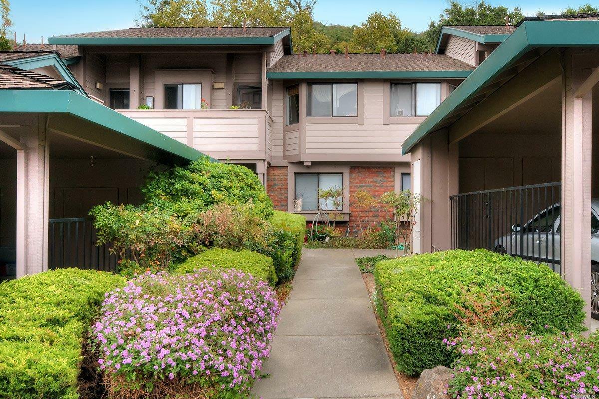 Property Photo:  13 Woodstock Court  CA 94903 
