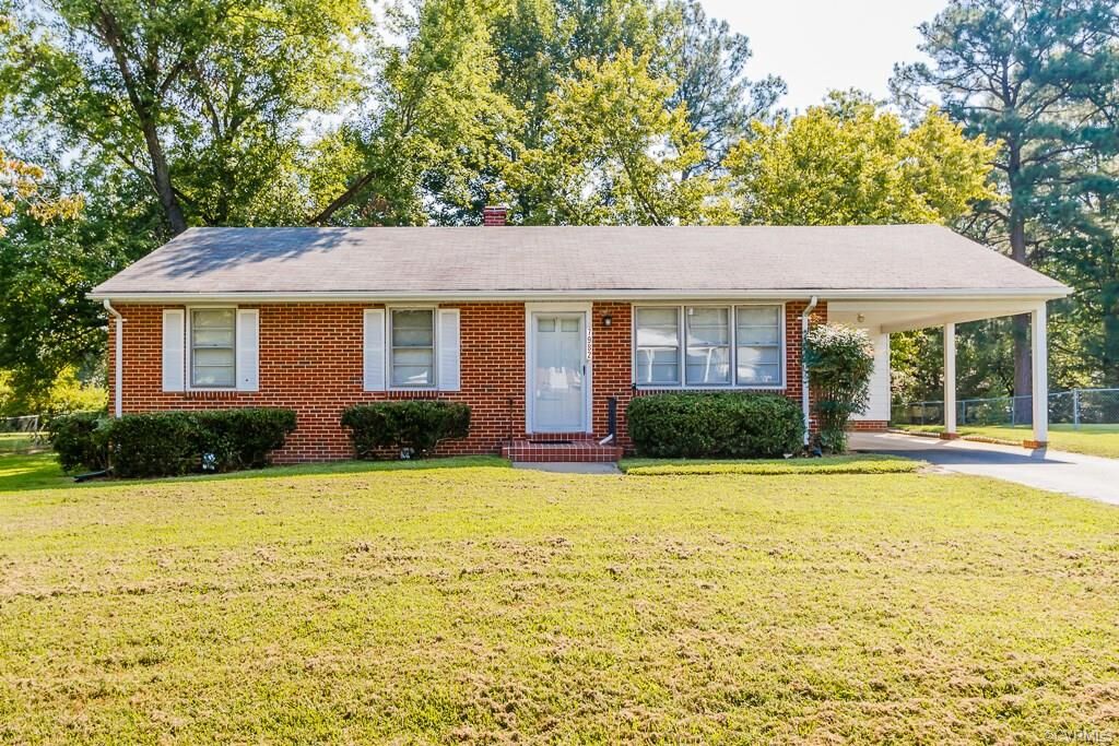 Property Photo: 7982 Meadow Drive VA 23111