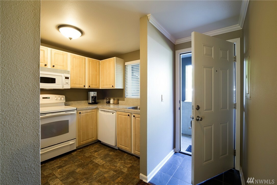 Property Photo: 11103 NE 124th Ln E-117 WA 98034