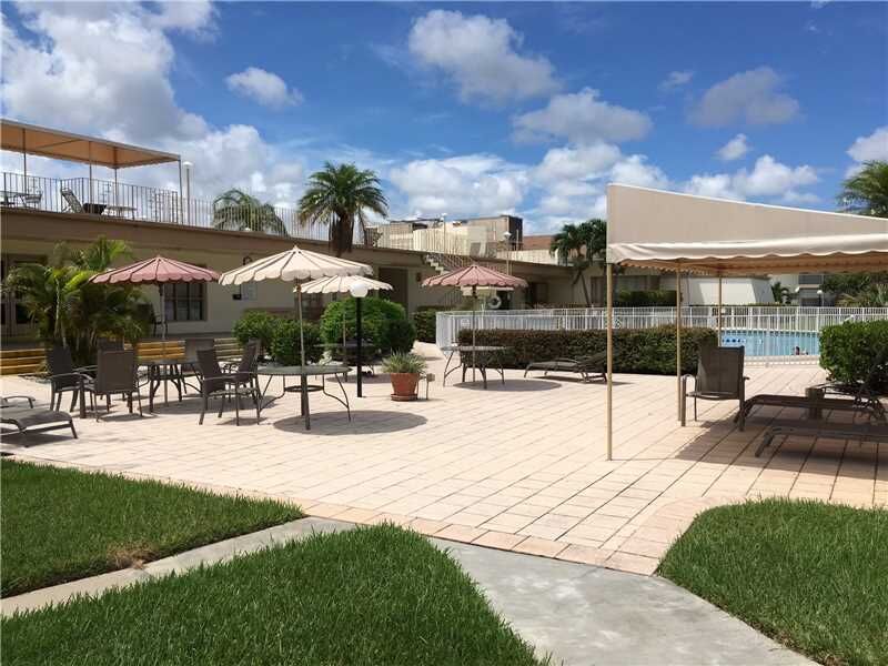 Property Photo: 1395 NE 167th St 107 FL 33162