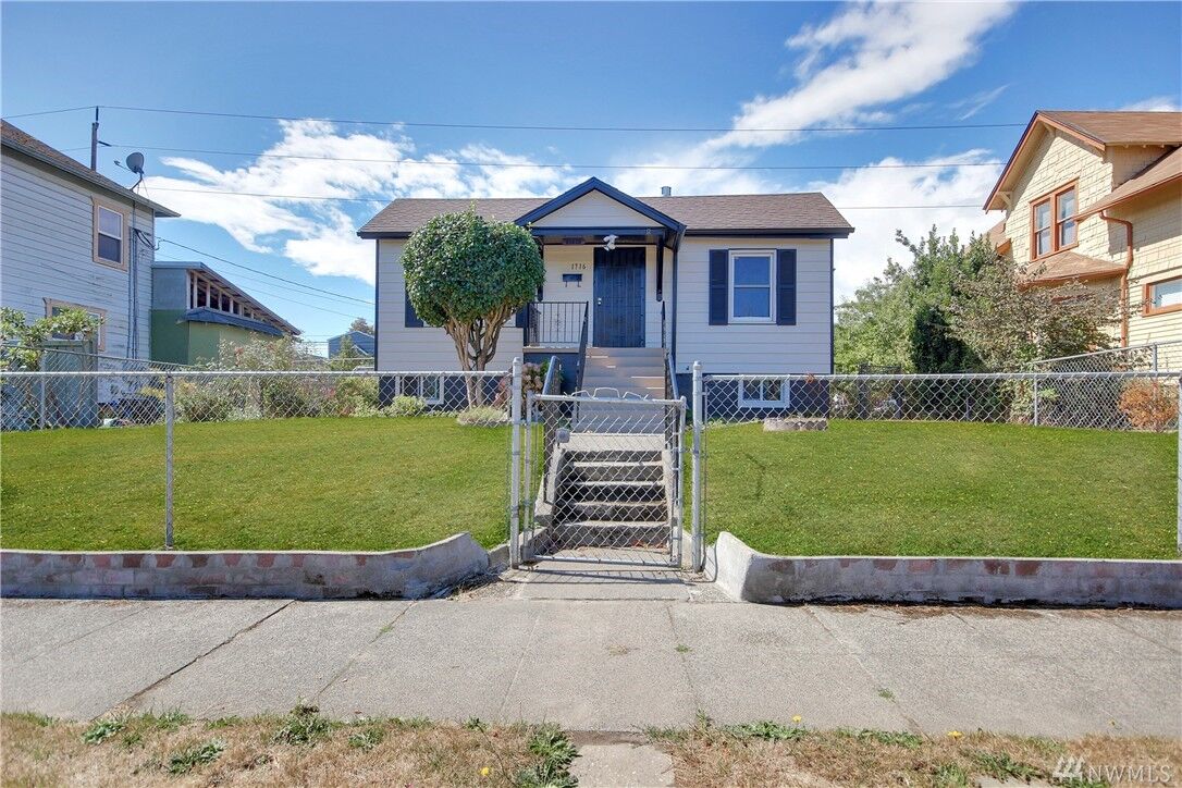 Property Photo:  1716 S Cushman Ave  WA 98405 