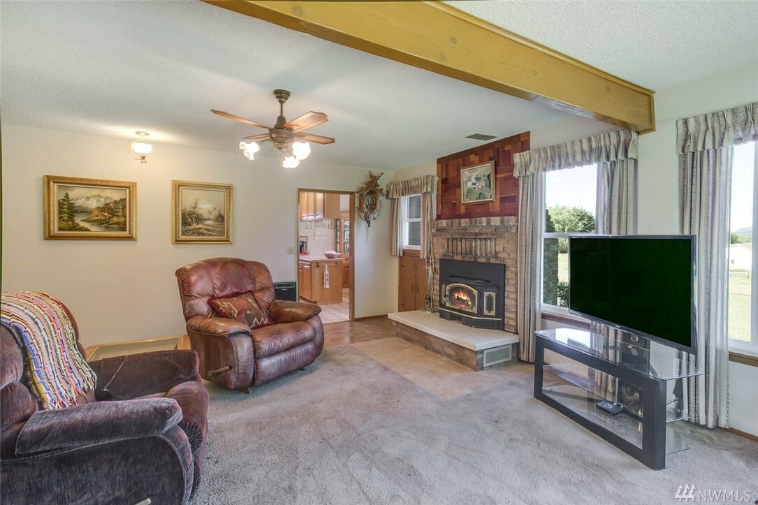 Property Photo: 20453 276th Ave SE WA 98038