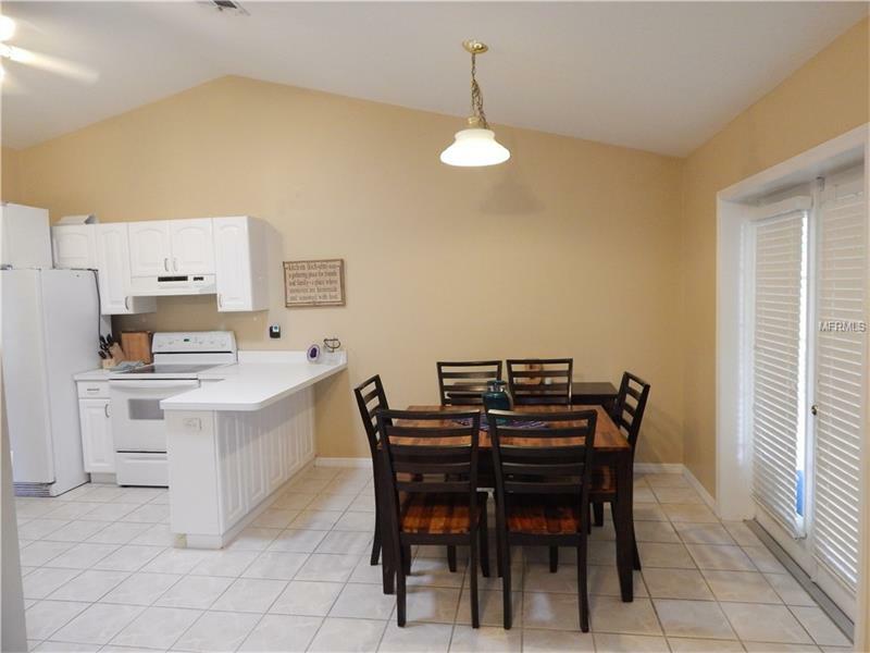 Property Photo: 6917 Oakcrest Way FL 33542