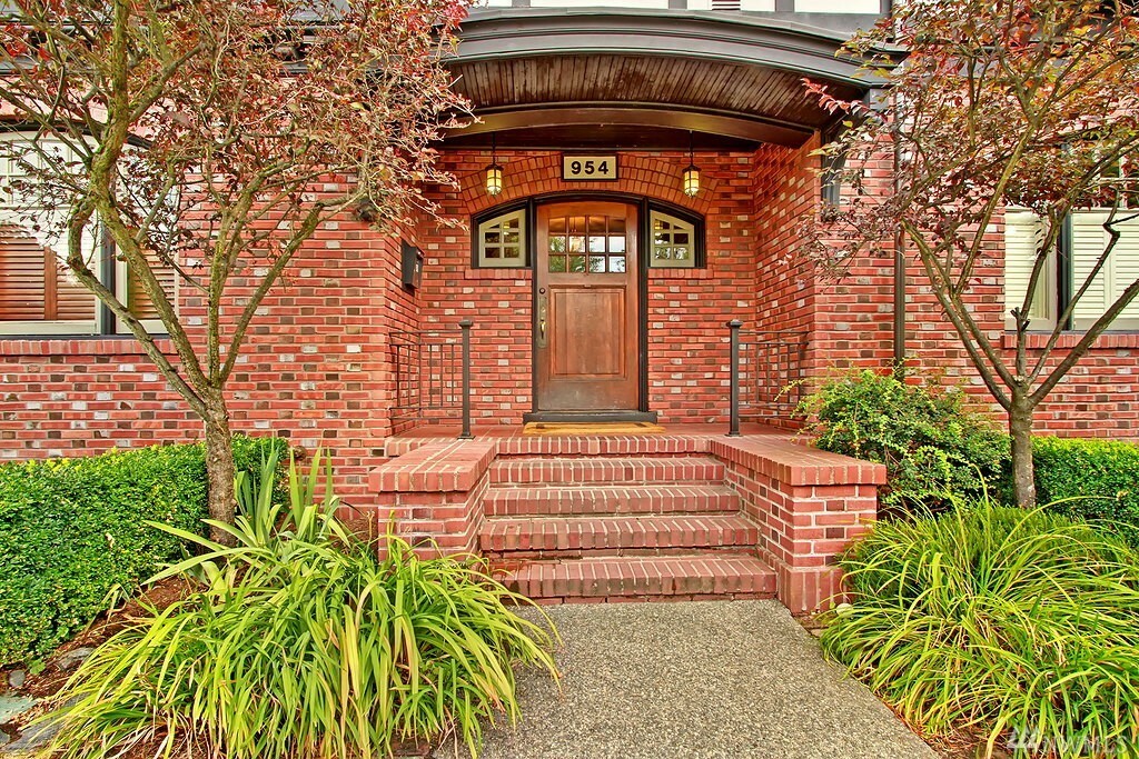 Property Photo:  954 Broadway E 201  WA 98102 