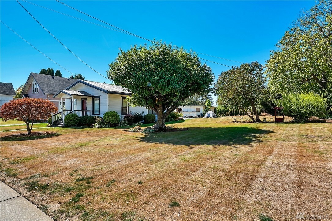 Property Photo:  5727 Third Ave  WA 98248 