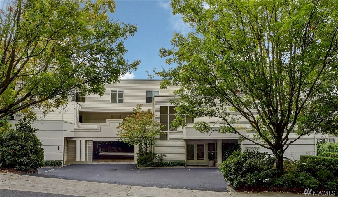 Property Photo: 10237 SE 3rd St 9 WA 98004