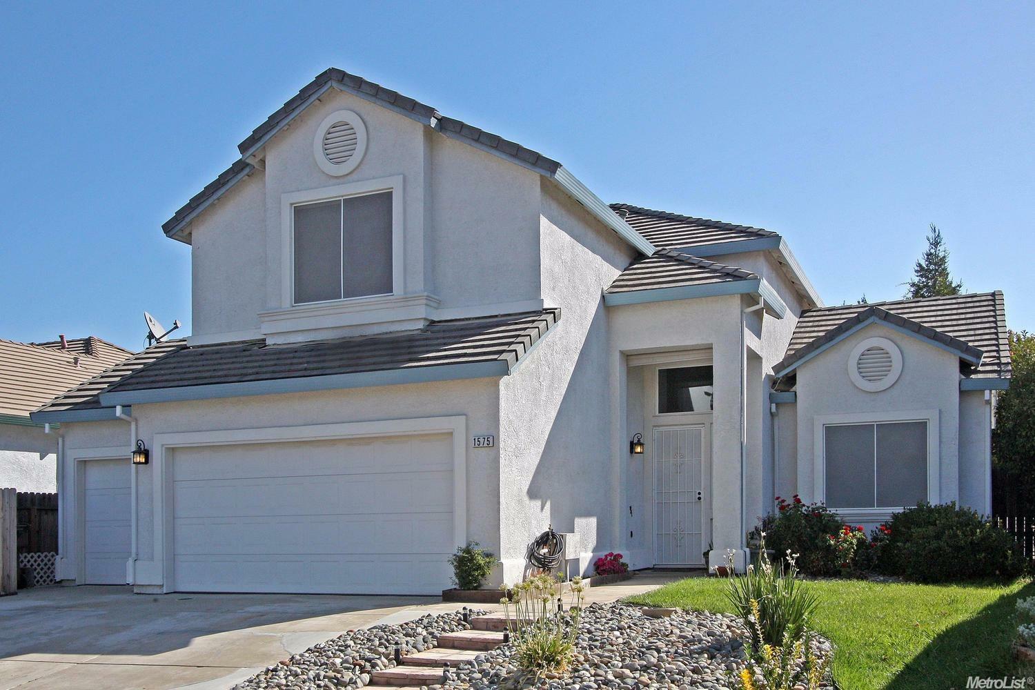 Property Photo:  1575 Moonshadow Way  CA 95648 