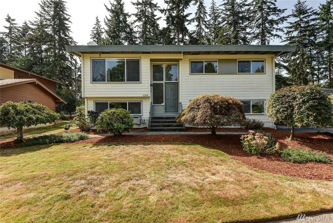 Property Photo:  4309 NE 17th St  WA 98059 
