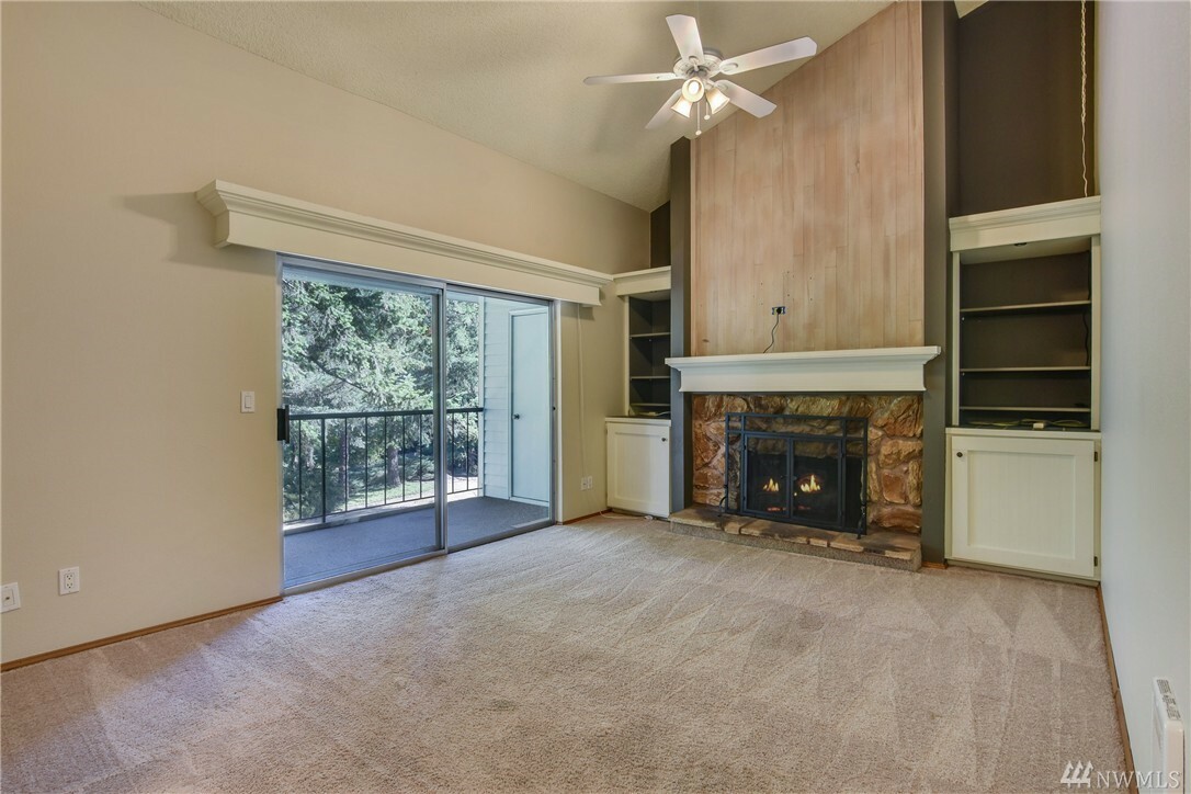 Property Photo: 4717 W Lake Sammamish Pkwy SE C304 WA 98027