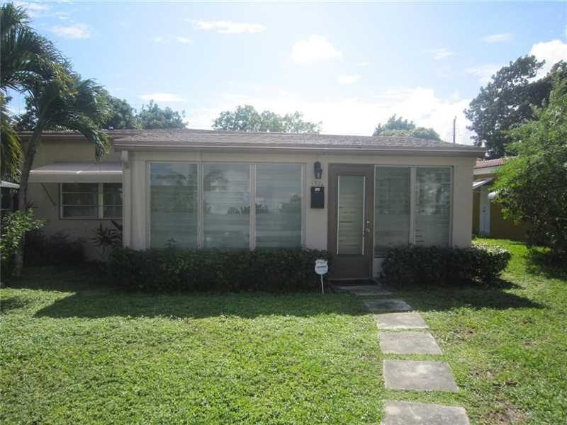 Property Photo: 1574 NE 174th St FL 33162