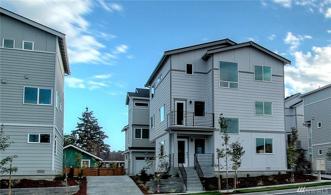 4257 S Holden Street  Seattle WA 98118 photo