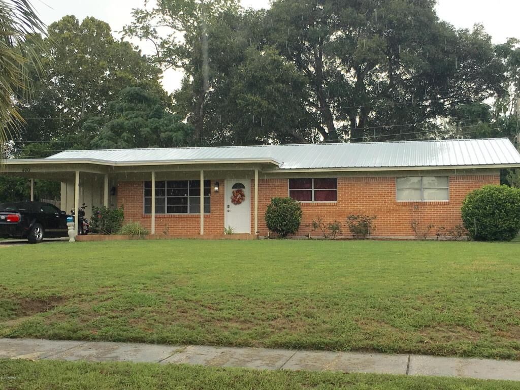 Property Photo: 400 Magnolia Drive FL 32177