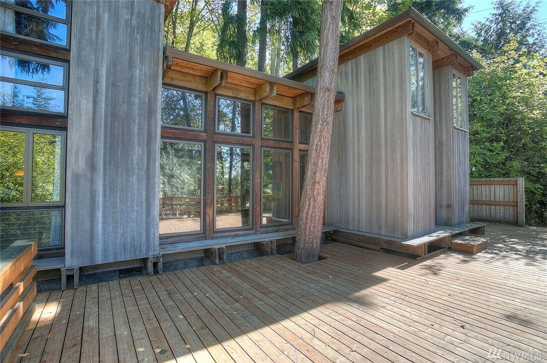 Property Photo:  11030 SE 76th St  WA 98056 