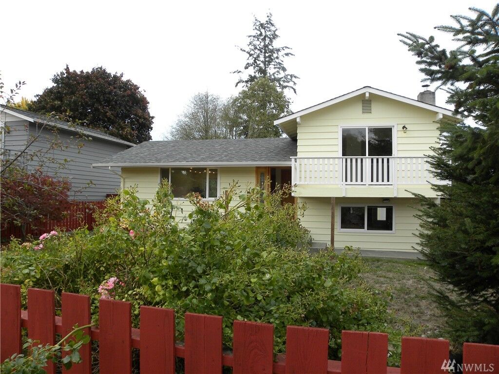 Property Photo:  4010 R Ave  WA 98221 