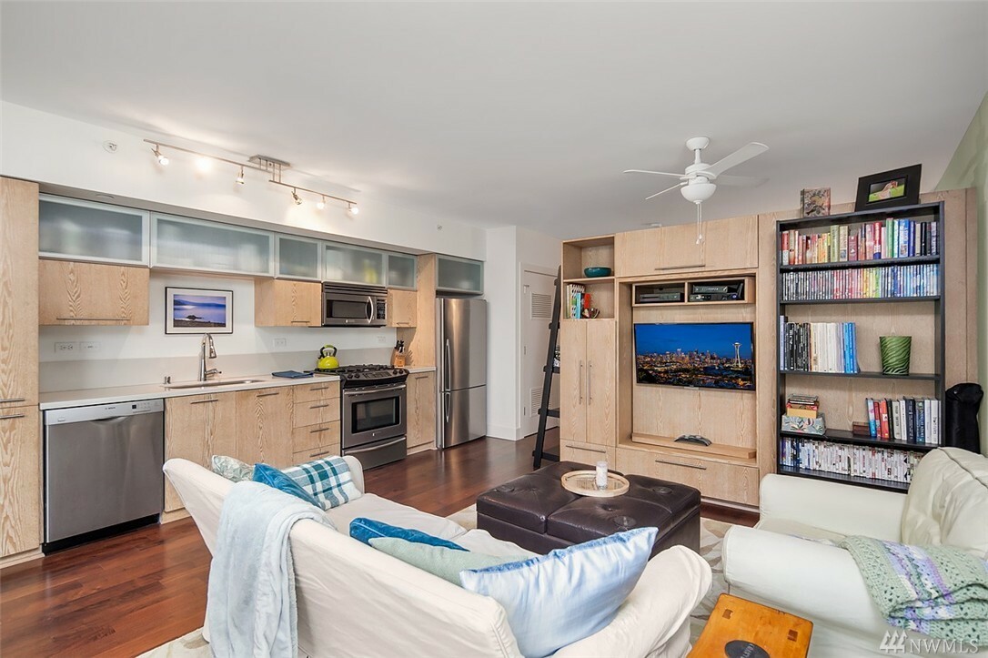 Property Photo: 2911 2nd Ave 314 WA 98121