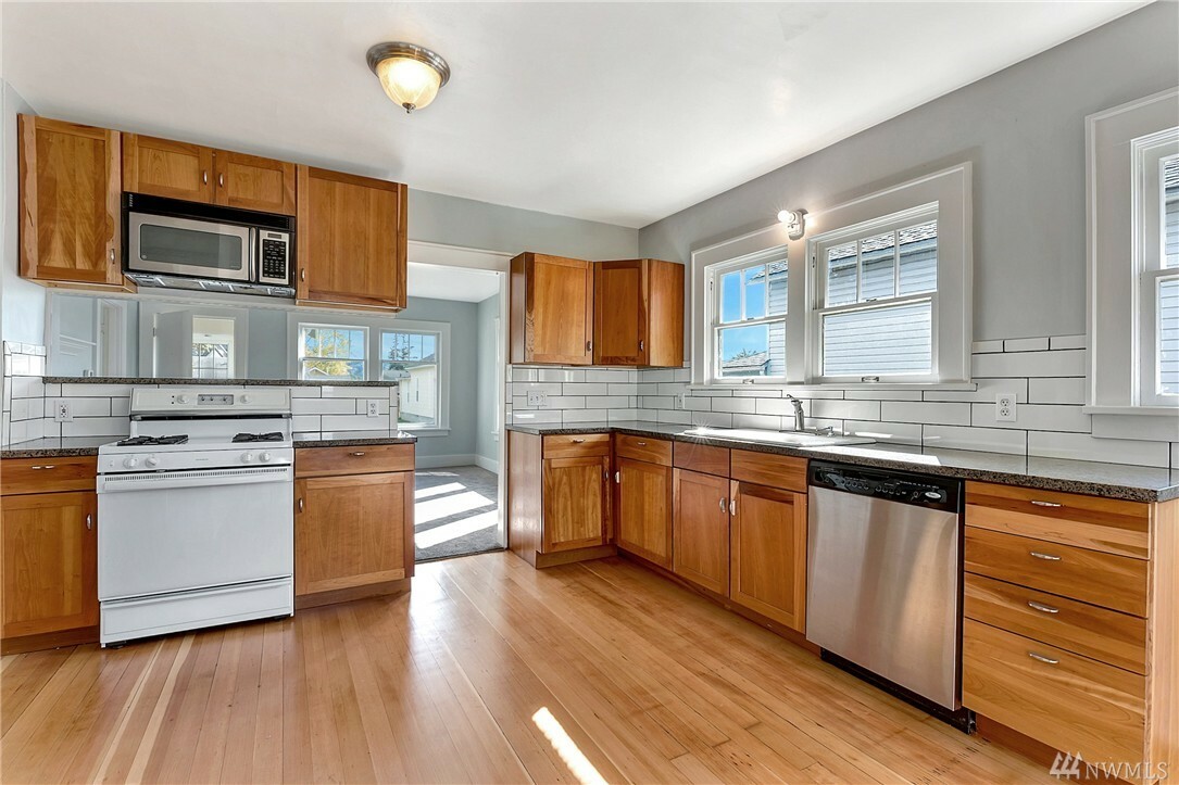 Property Photo: 2217 E St WA 98225