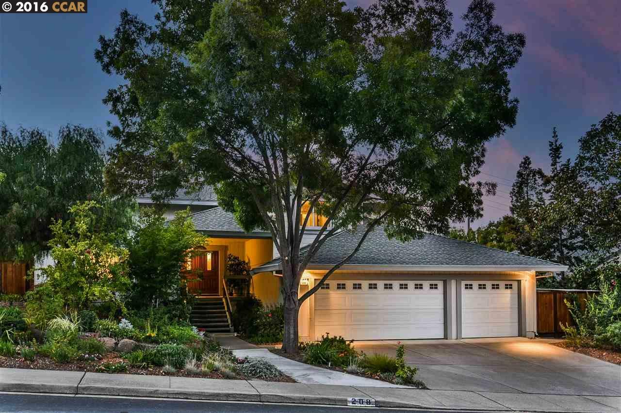 Property Photo: 208 Elderwood Dr CA 94523
