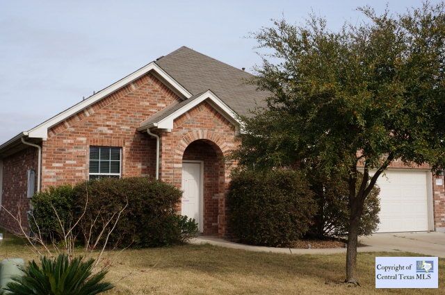 Property Photo: 122 Oxford Drive TX 78640