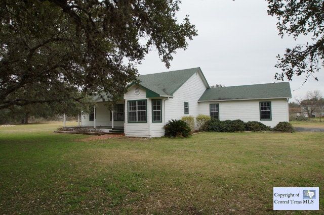 Property Photo: 120 Woodland Trail TX 78666