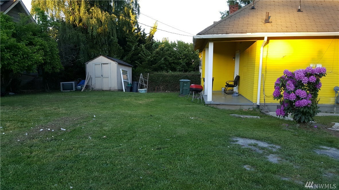 Property Photo:  5002 S Rose St  WA 98118 