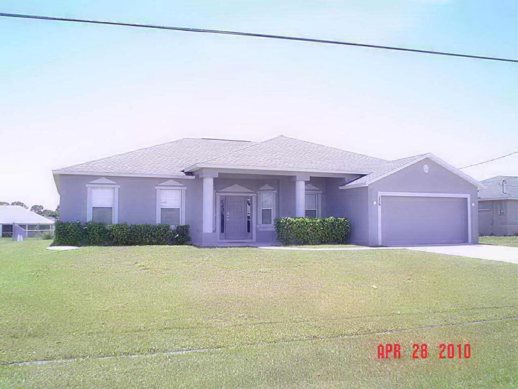 Property Photo:  256 SW Essex Drive  FL 34984 