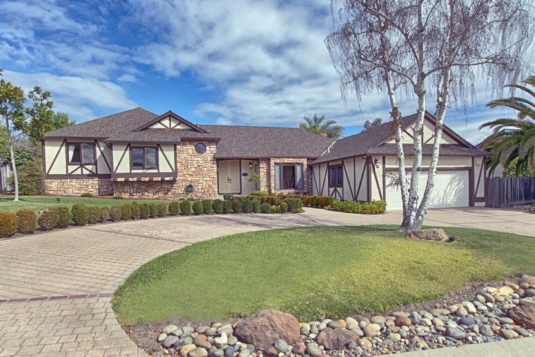 Property Photo: 39 Casa Way CA 95066