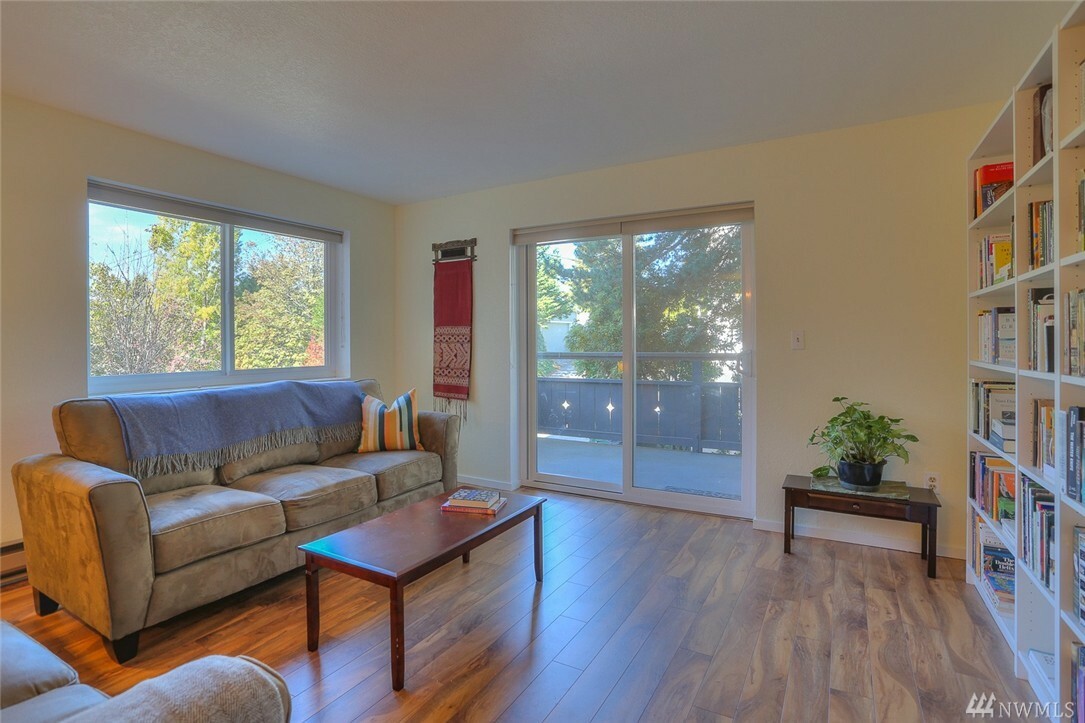 Property Photo:  5601 California Ave SW 101  WA 98136 