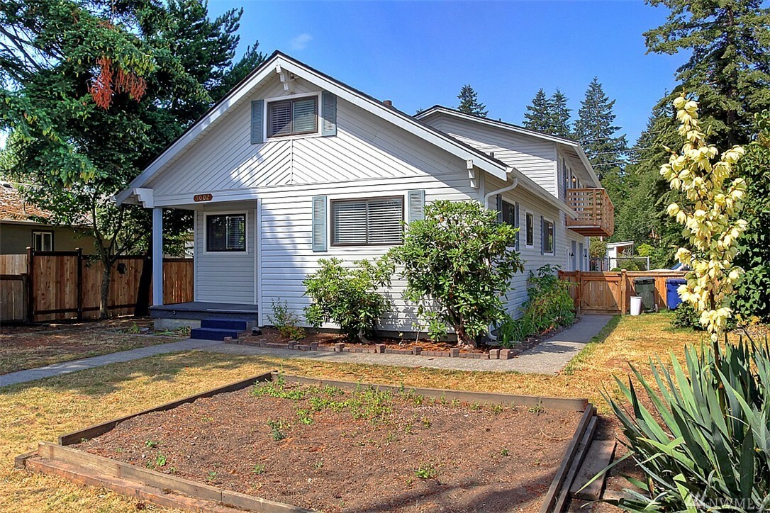 Property Photo:  5002 S Pine St  WA 98409 