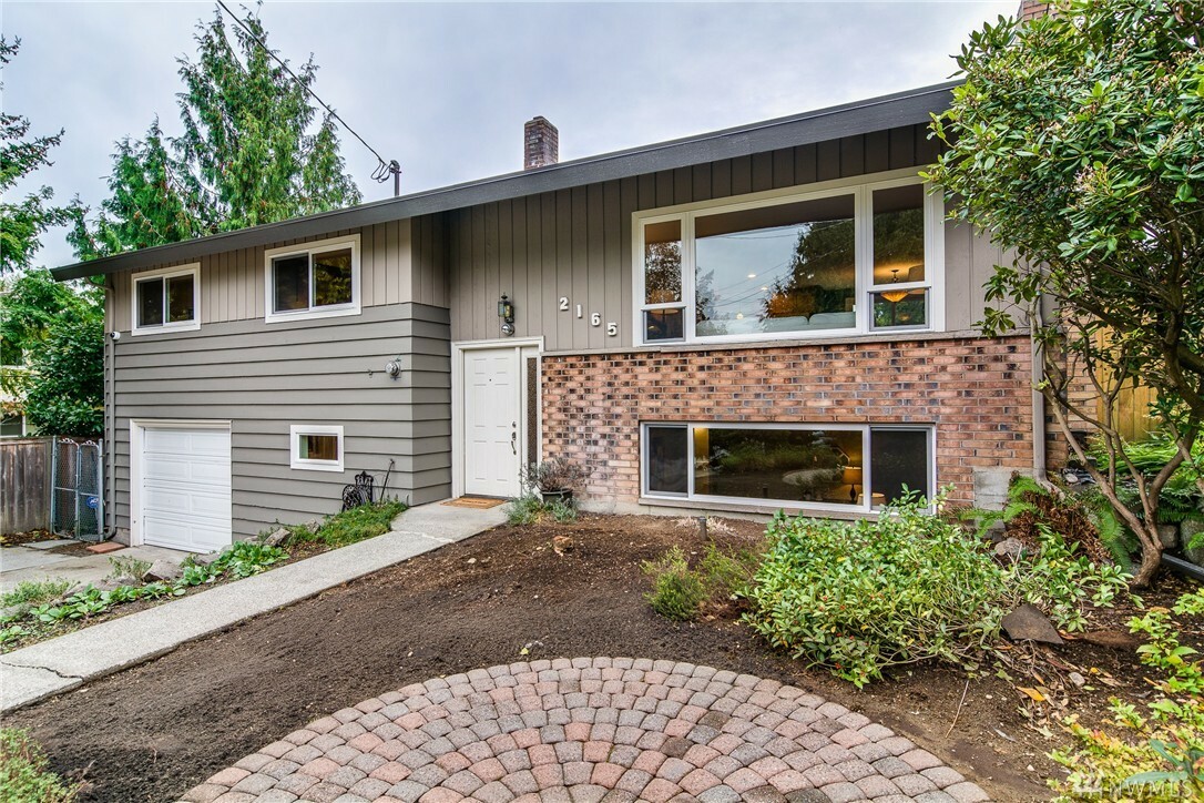 Property Photo:  2165 N 161st Place  WA 98133 