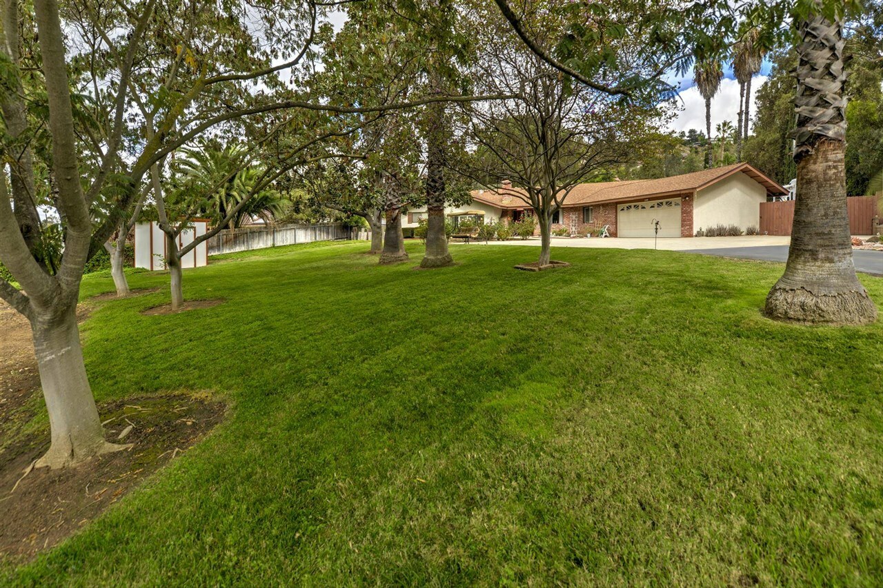 Property Photo: 1144 E Chase Ave CA 92020
