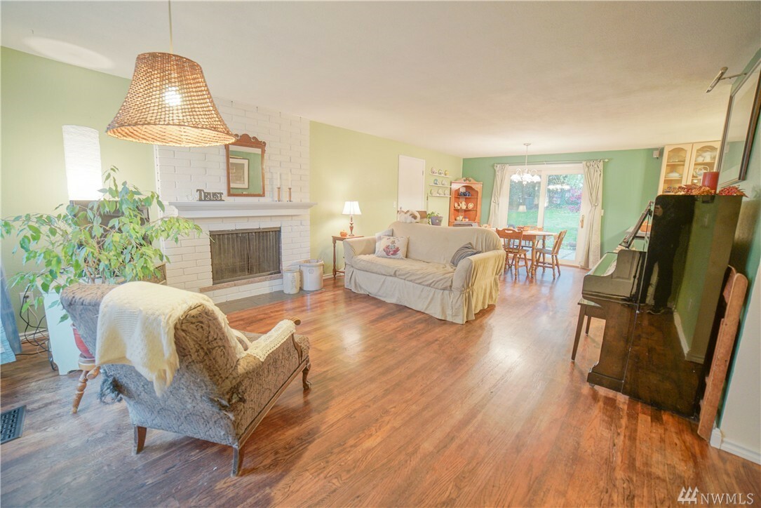 Property Photo: 24917 38th Ave S WA 98032
