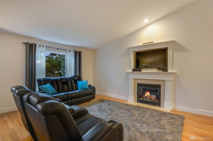 Property Photo:  2219 94th Place SE  WA 98208 
