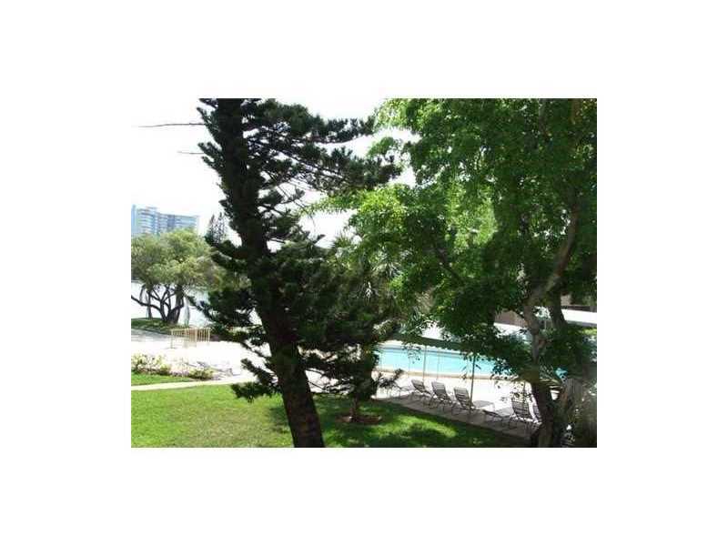 Property Photo: 1530 NE 191st St 242 FL 33179