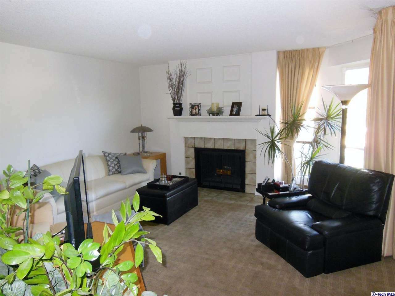 Property Photo:  236 North Louise Street 212  CA 91206 