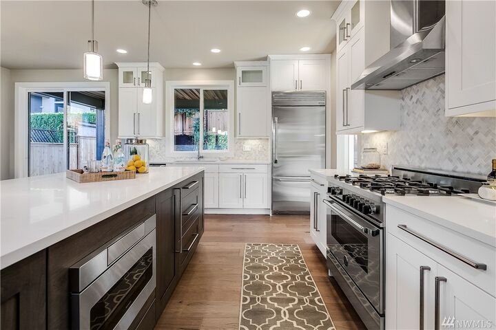 Property Photo: 5725 NE 62nd St WA 98115