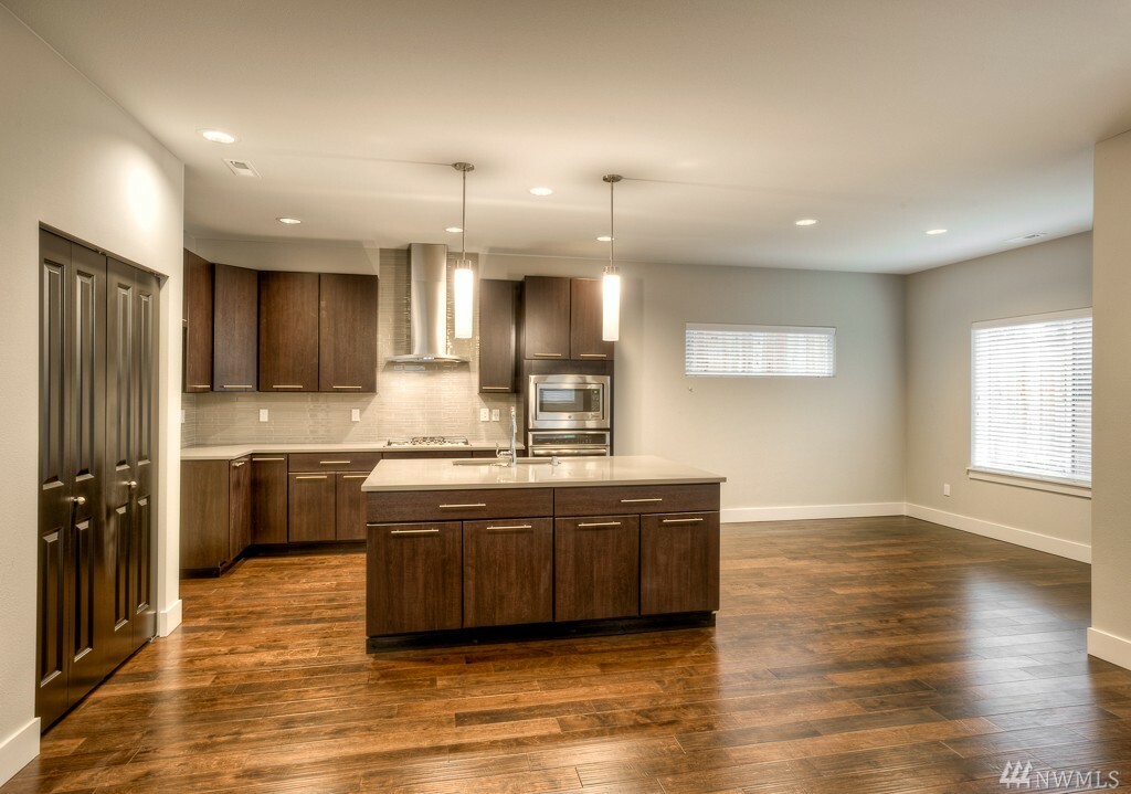 Property Photo: 1516 184th Place SW 57 WA 98037