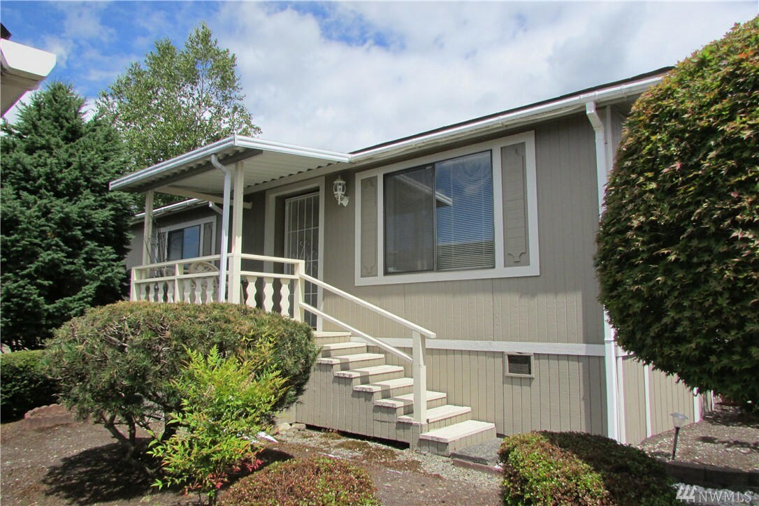 Property Photo:  1427 100th St SW 107  WA 98204 